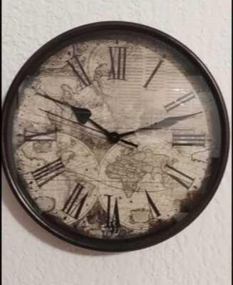 Reloj pared mediano mundo